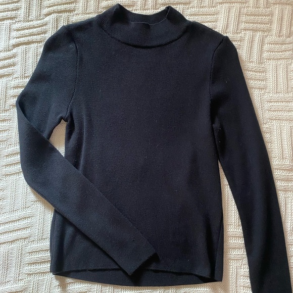 Backless Sweater | Black - Picture 1 of 3